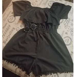 BLACK OFF THE SHOULDER SHORTS ROMPER